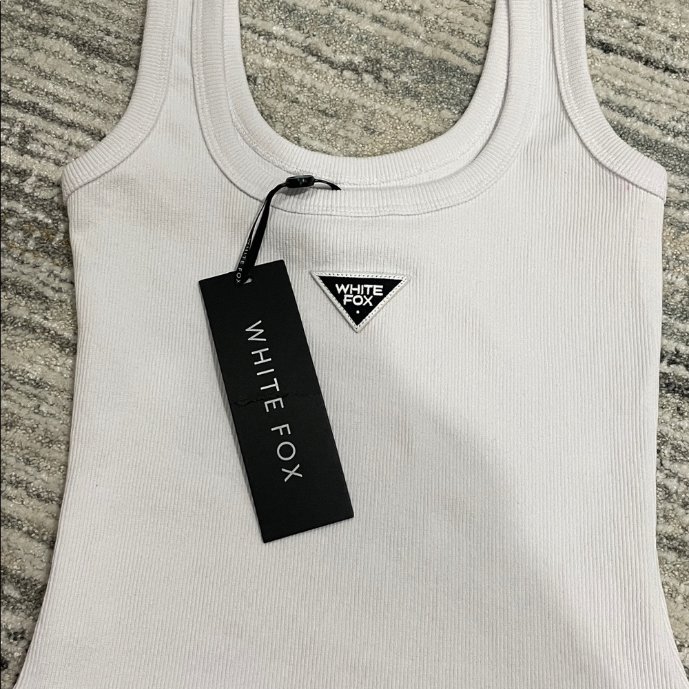 White fox Boutique tank- new with tags - Picture 2 of 3